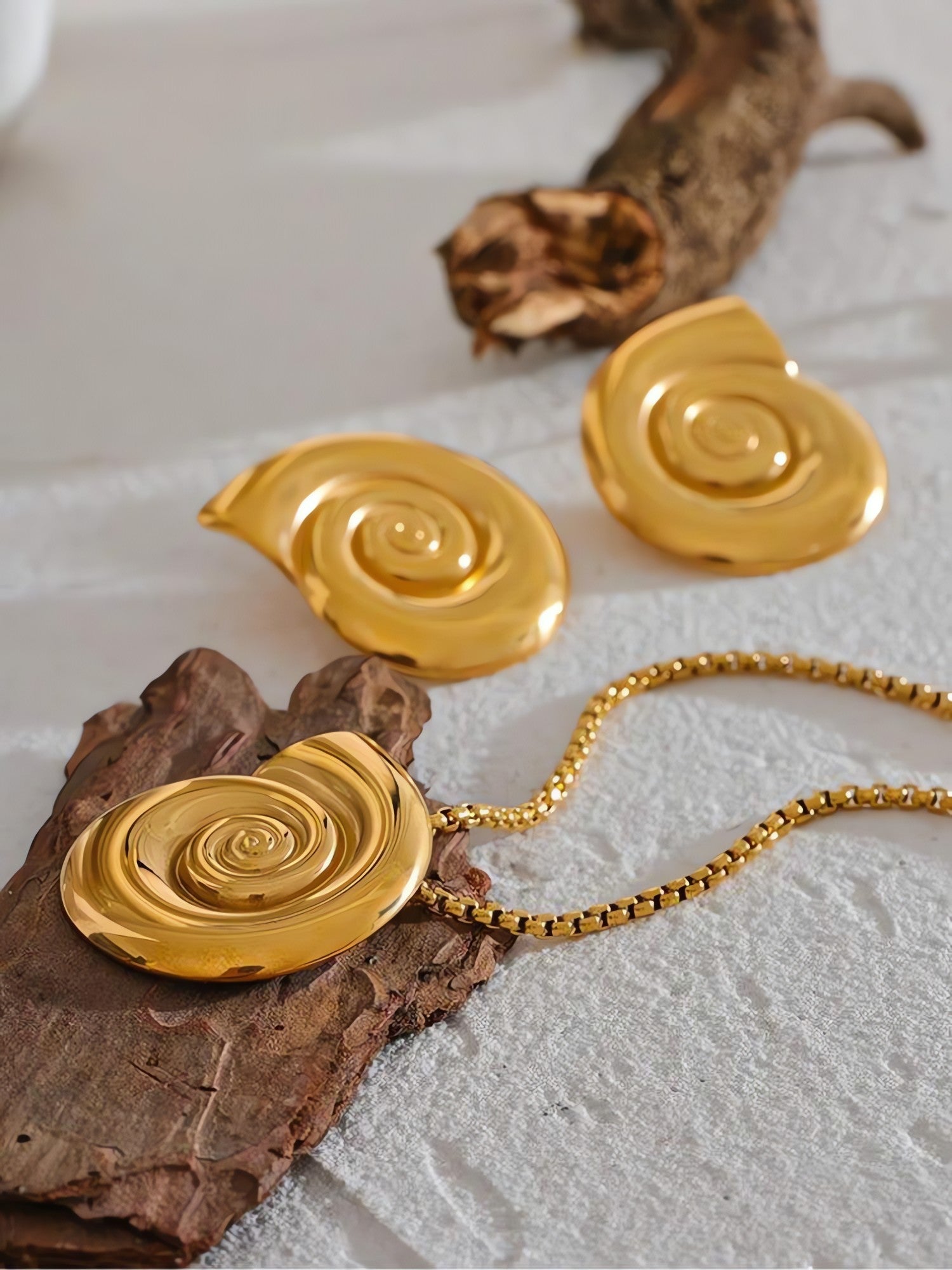 Gold Sea Shell Necklace & Earrings - KAYSMAR