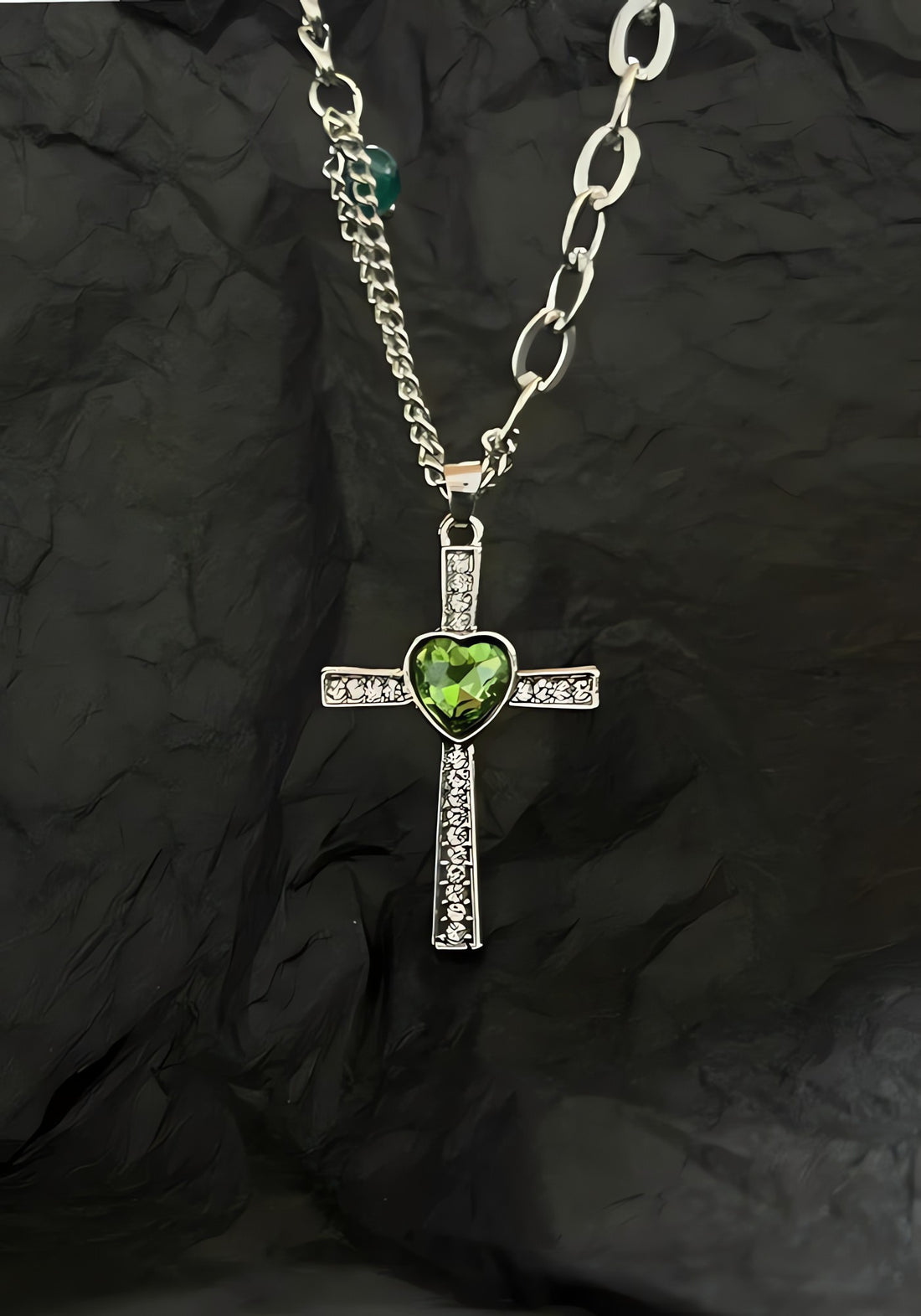Goth Shiny Heart Cross Necklace - KAYSMAR