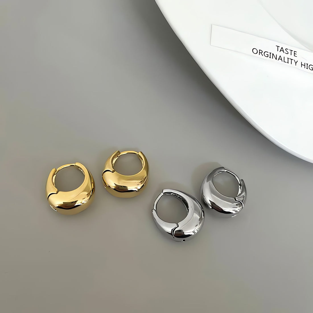 Minimal Round Earrings - KAYSMAR