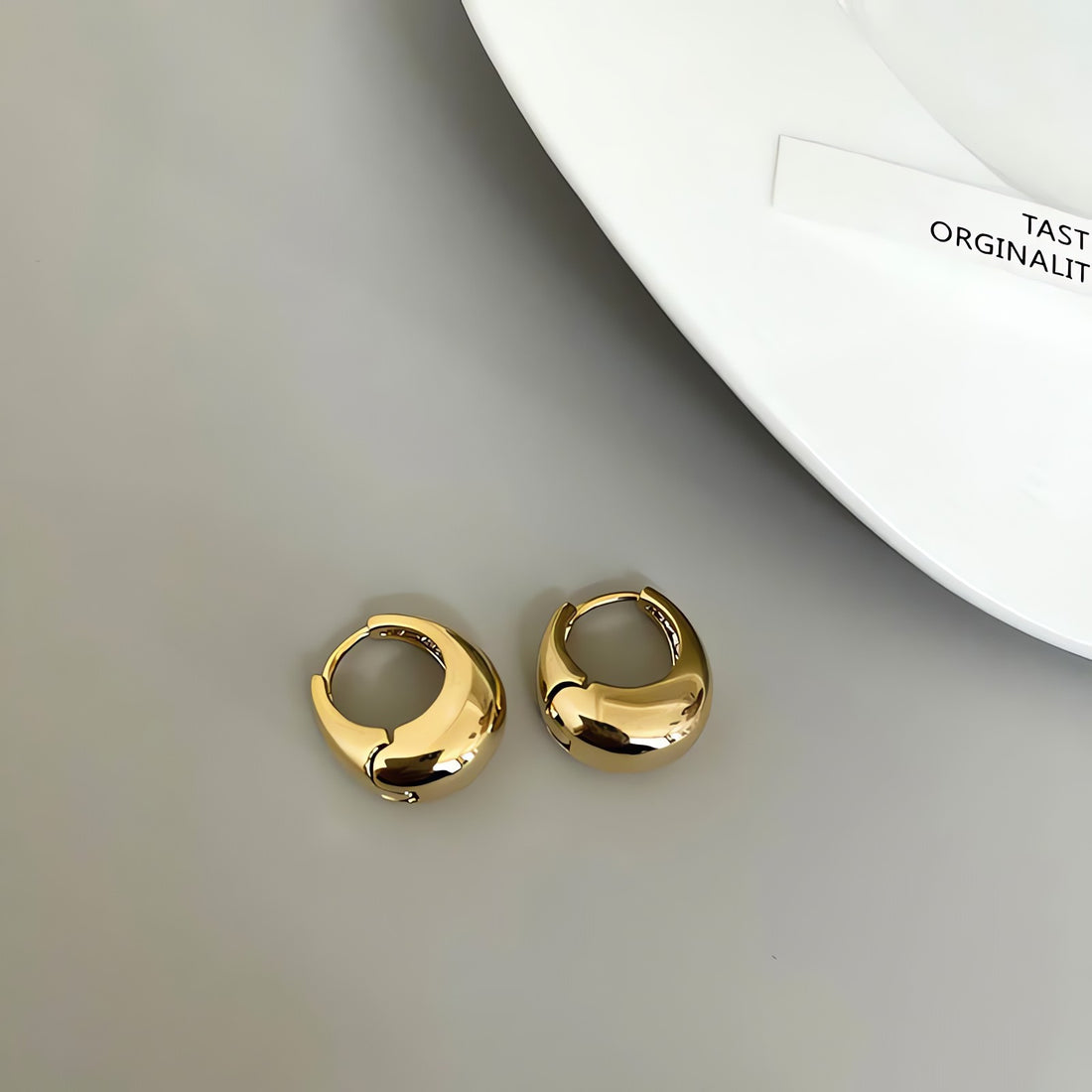 Minimal Round Earrings - KAYSMAR