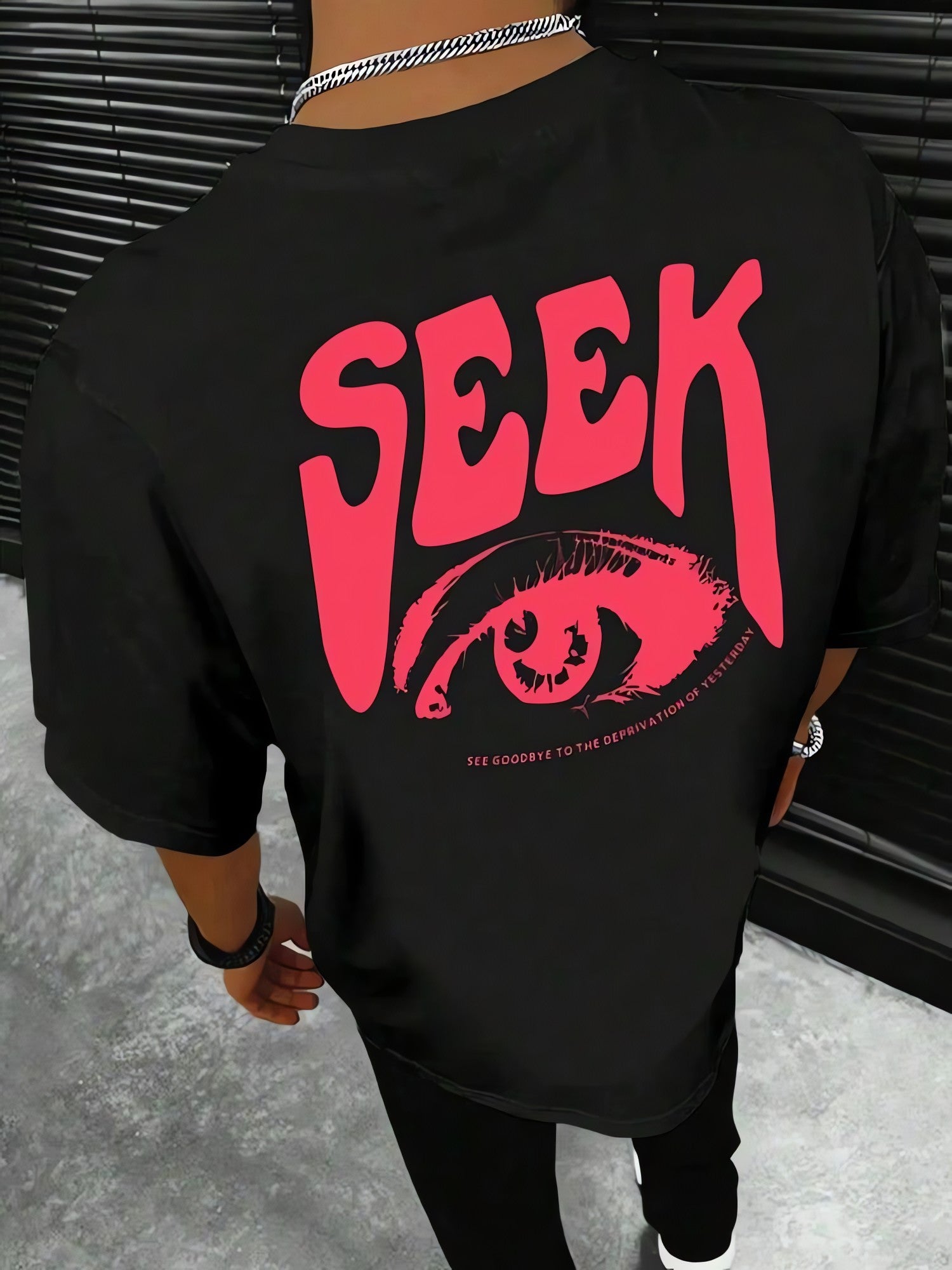 Seek Graphic Tee - KAYSMAR