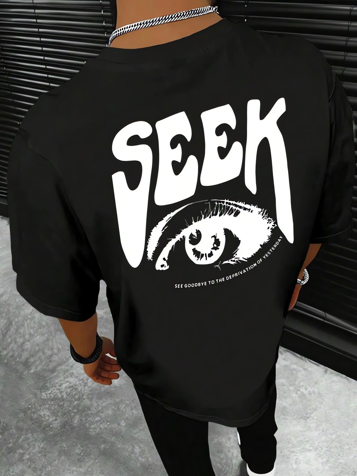 Seek Graphic Tee - KAYSMAR