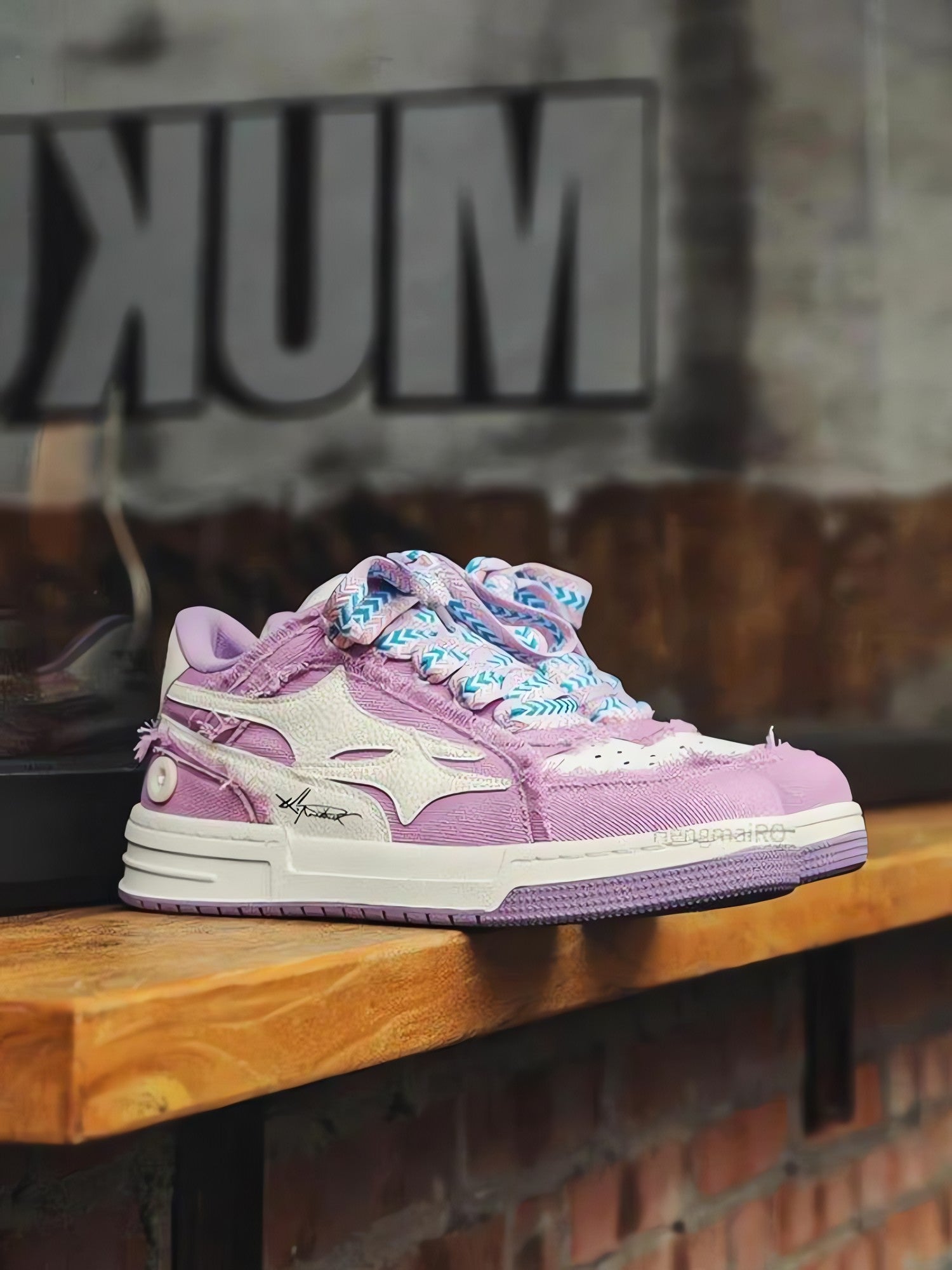 Star Patch Sneakers - KAYSMAR