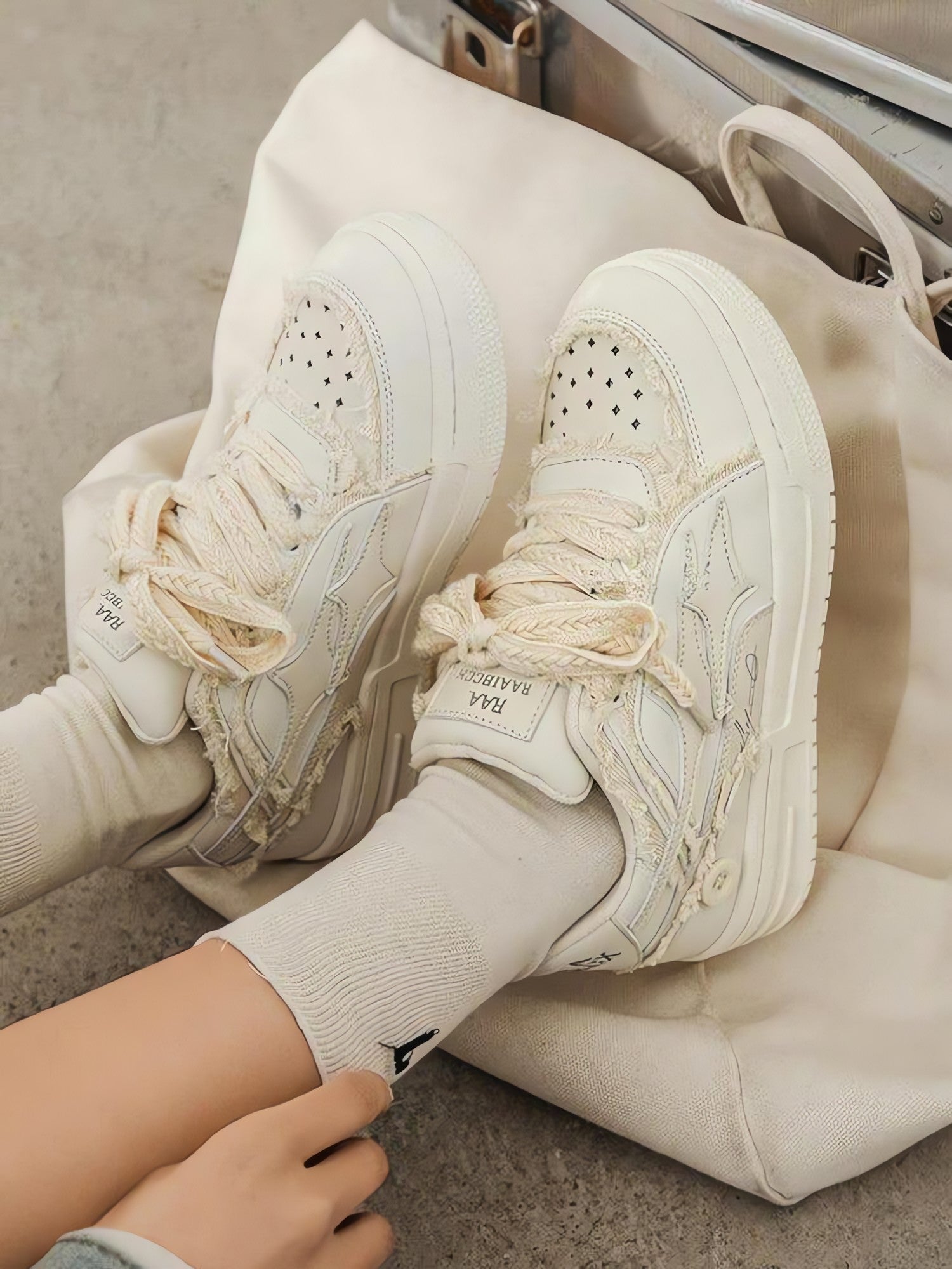 Star Patch Sneakers - KAYSMAR