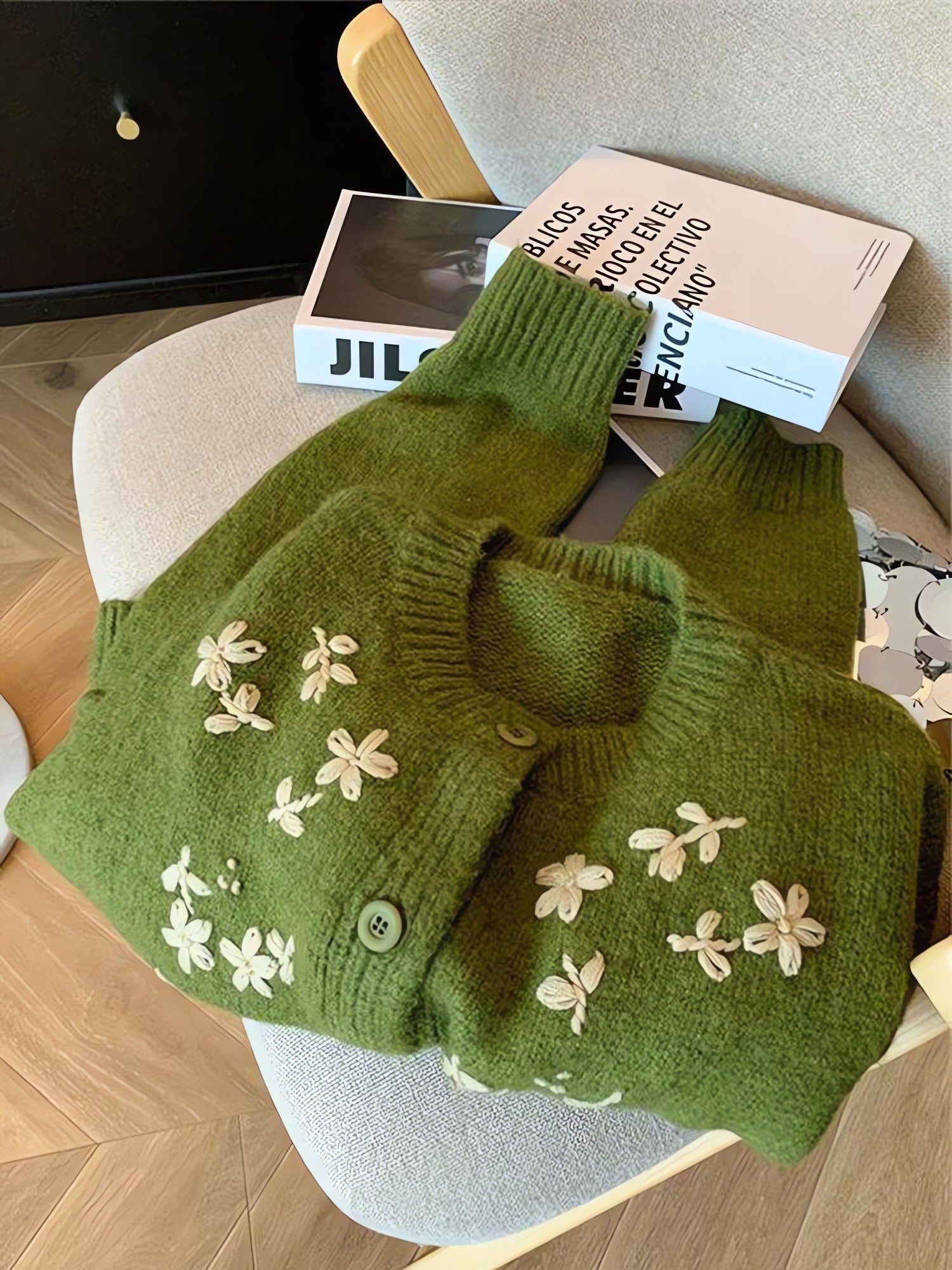 Vintage Daisy Embroidered Knitted Cardigan - KAYSMAR