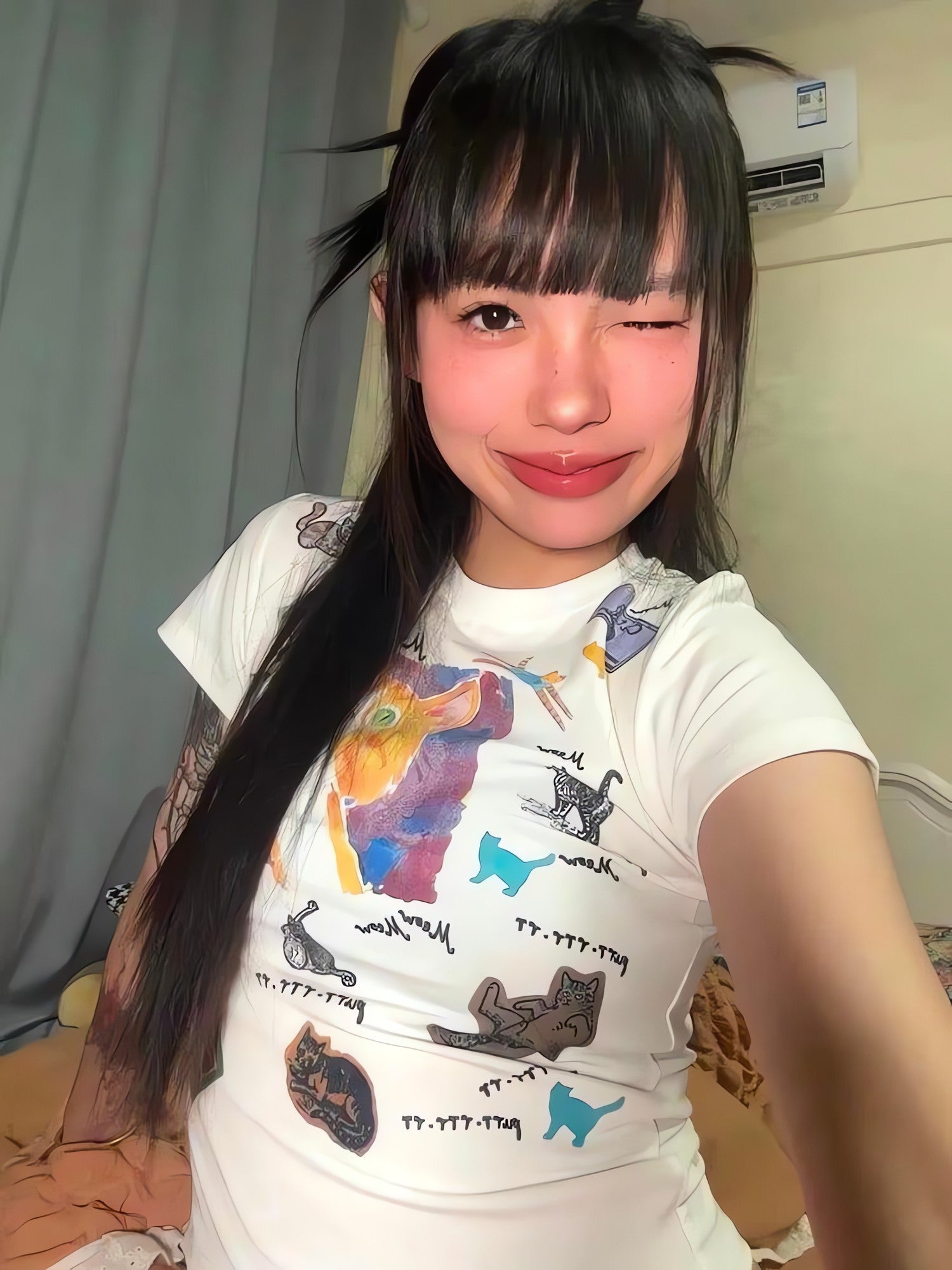 Y2K Graphic Cat Tee - KAYSMAR