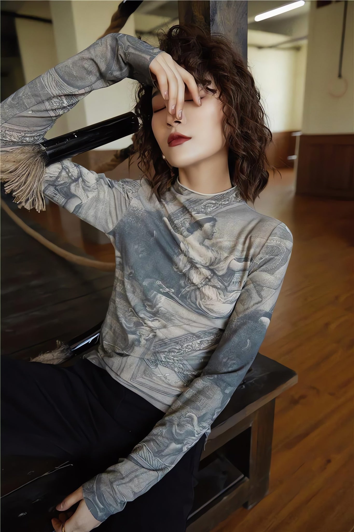 Baroque High Neck Fitted Top - KAYSMAR