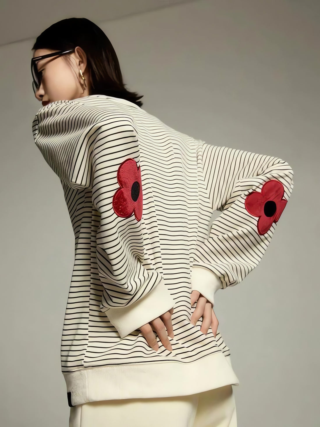 Daisy Embroidered Striped Sweatshirt - KAYSMAR
