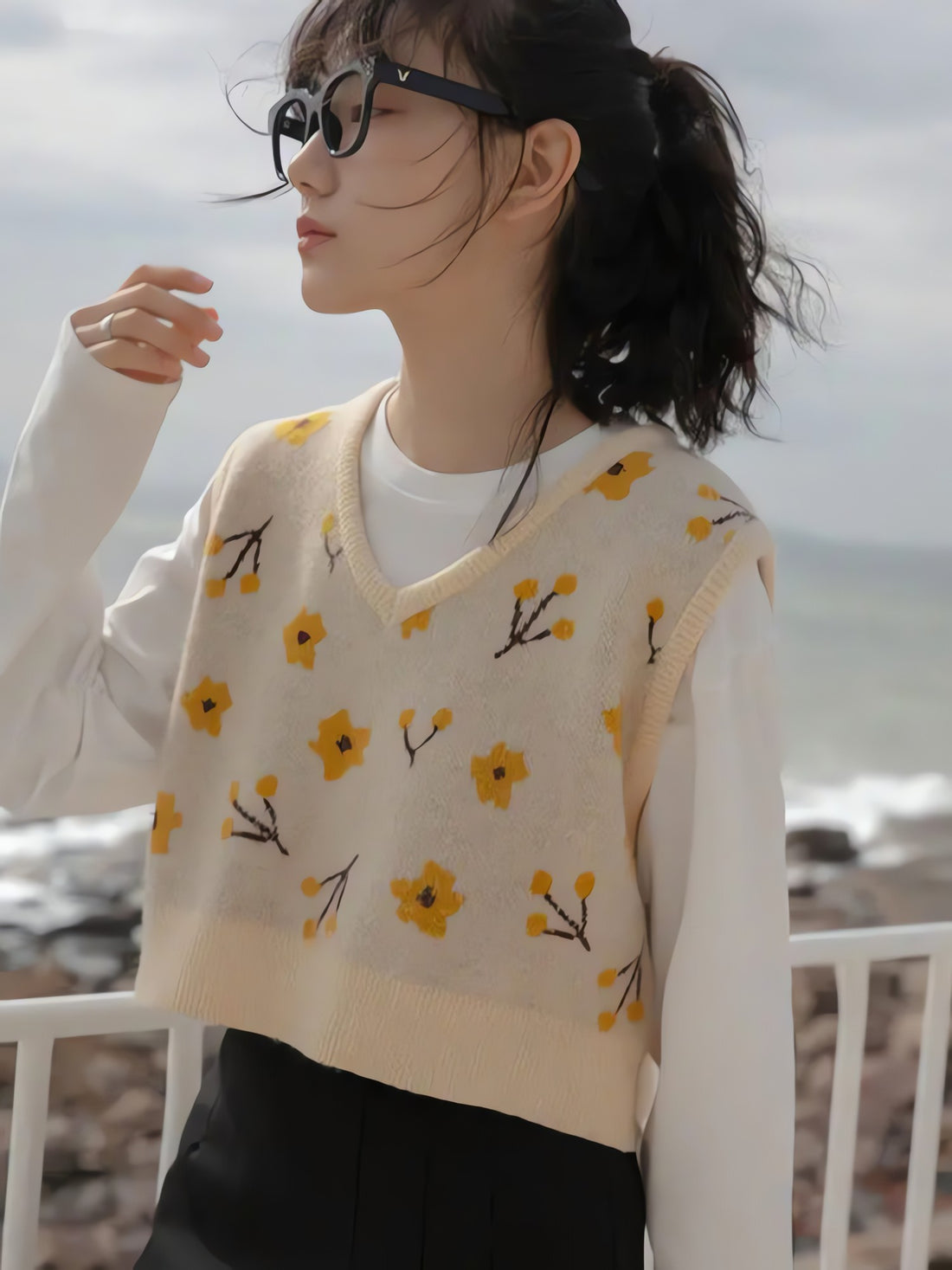 Floral Cropped Sweater Vest - KAYSMAR