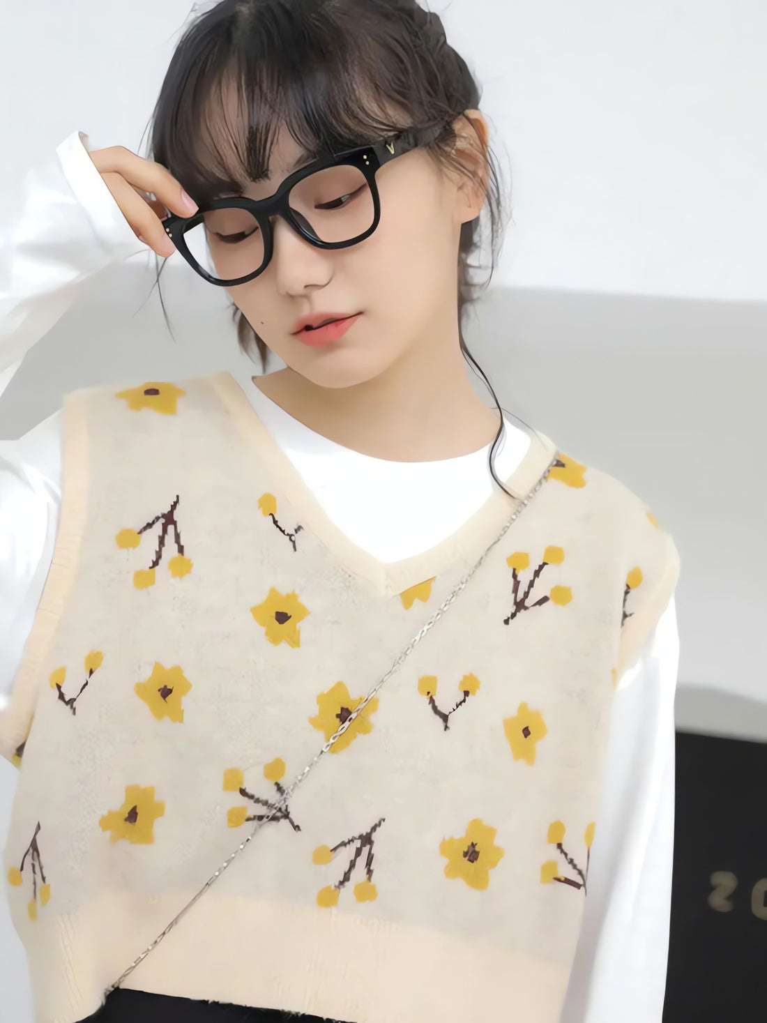 Floral Cropped Sweater Vest - KAYSMAR
