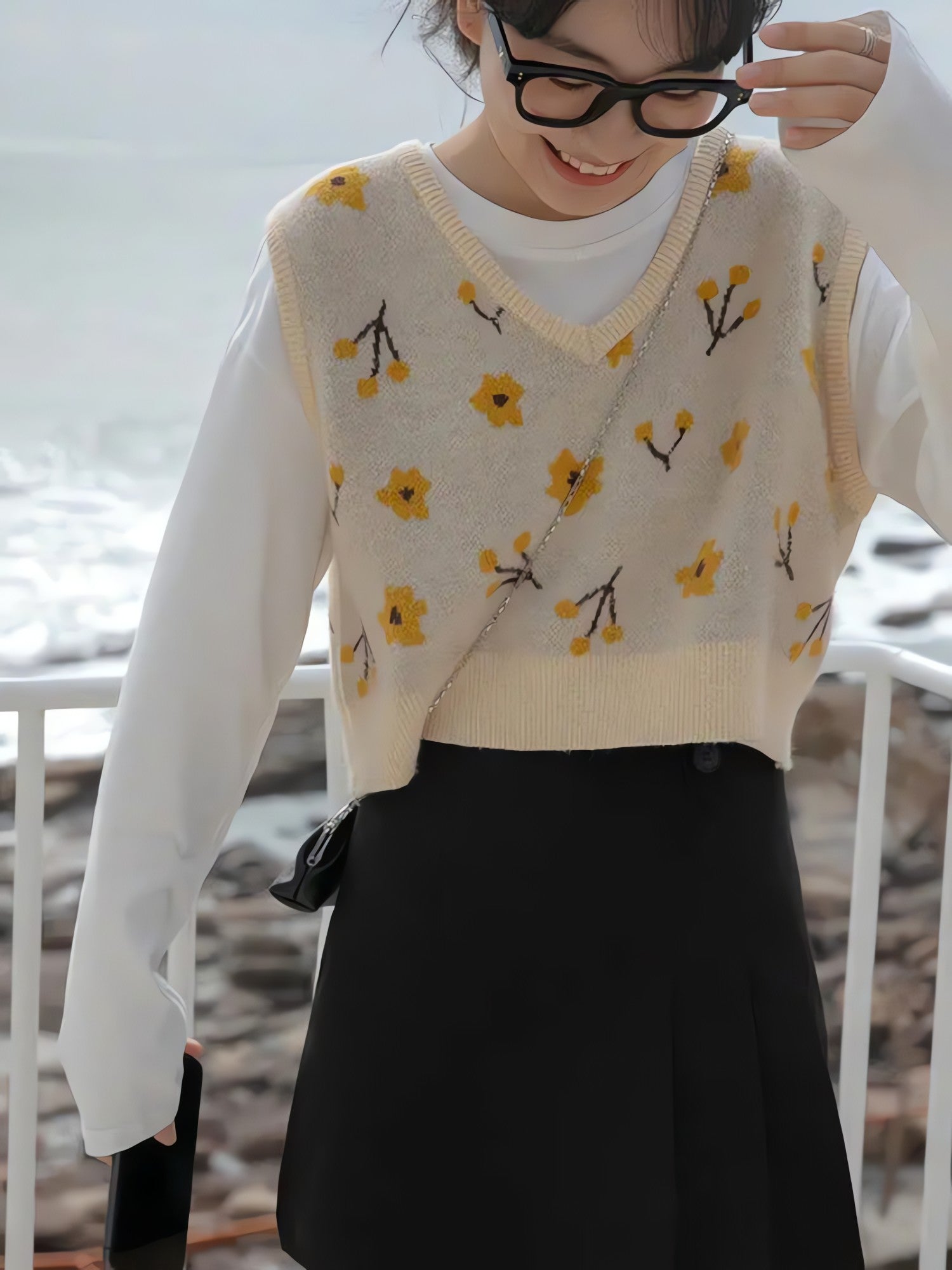 Floral Cropped Sweater Vest - KAYSMAR