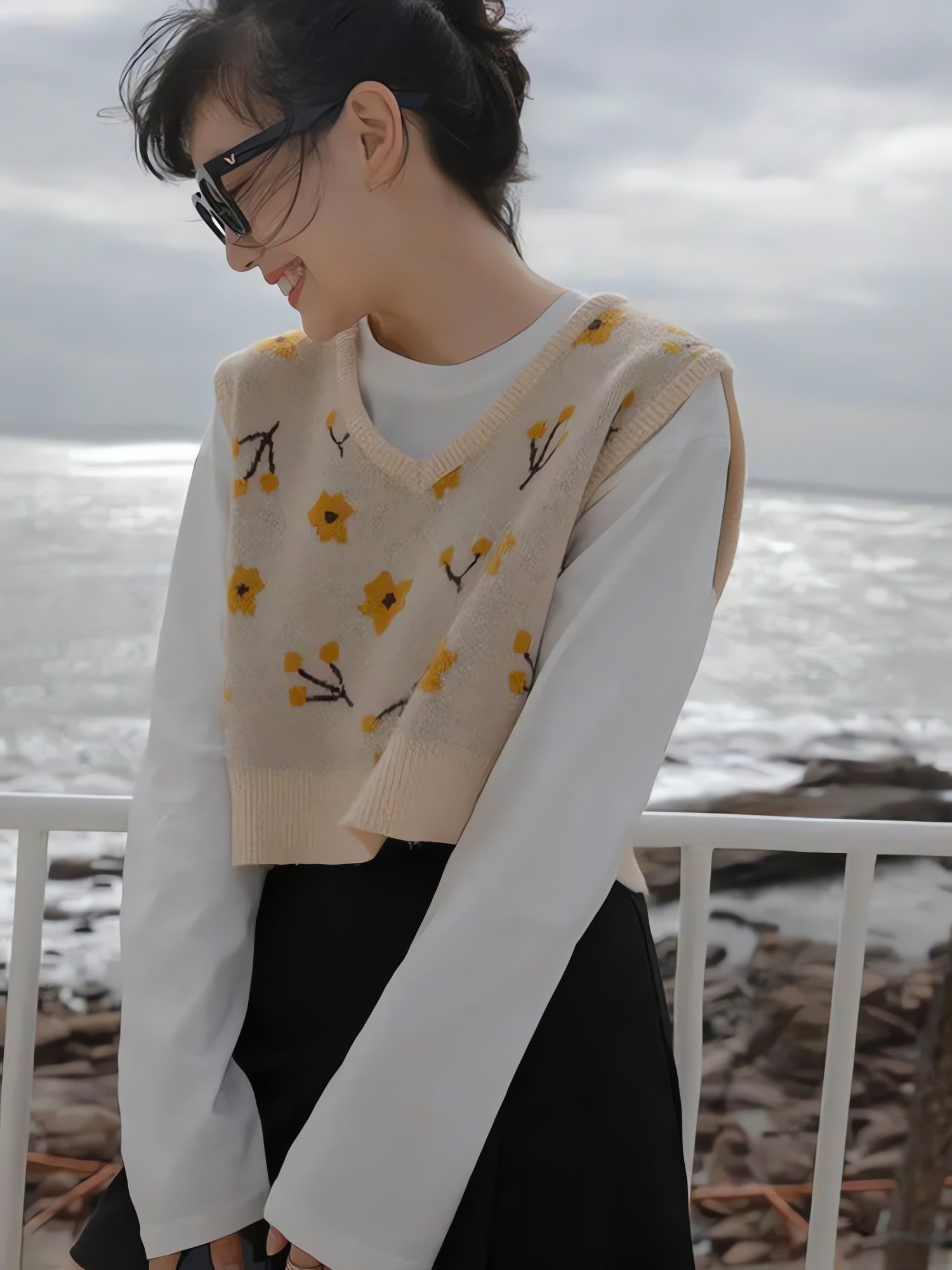 Floral Cropped Sweater Vest - KAYSMAR