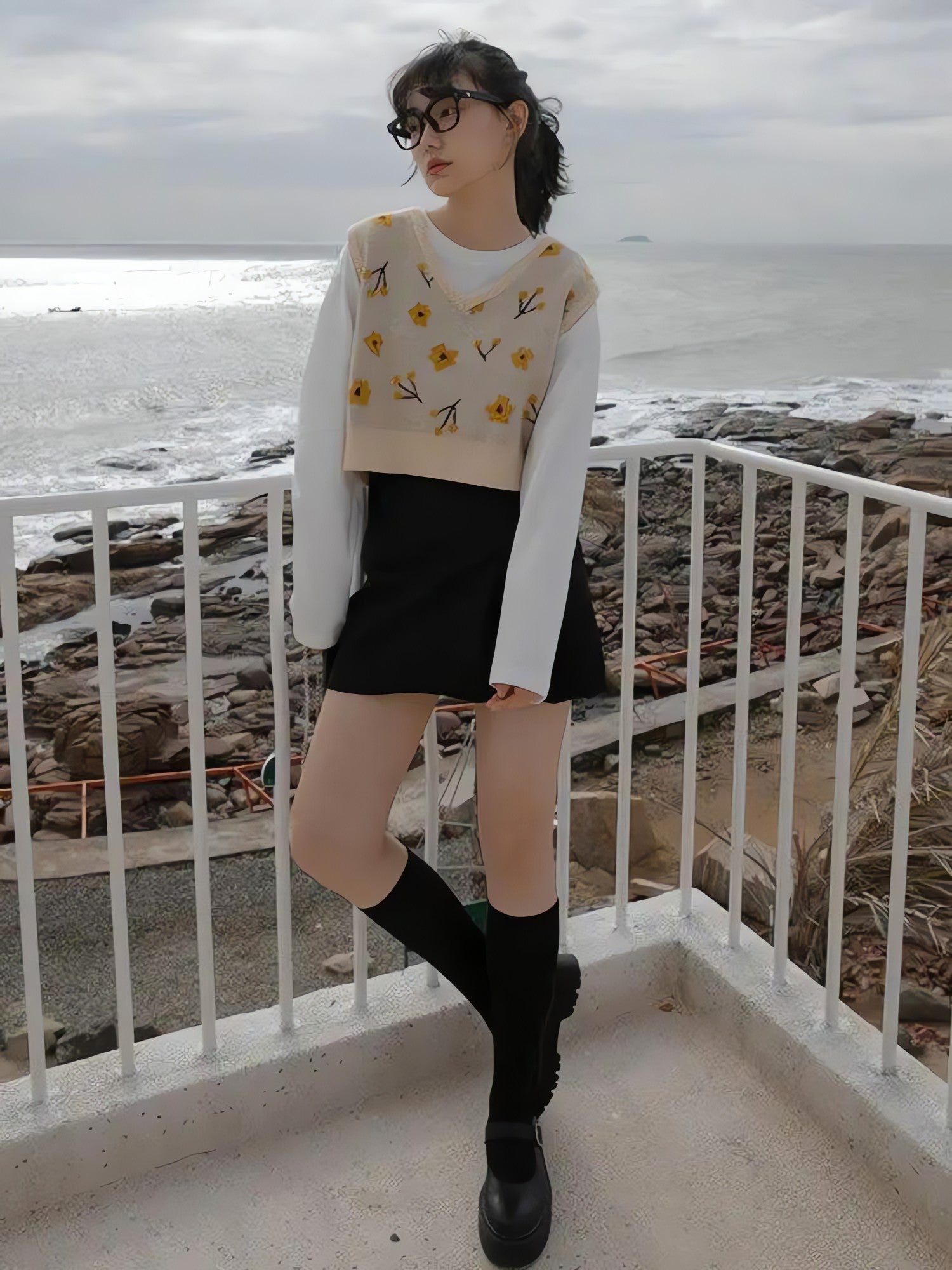 Floral Cropped Sweater Vest - KAYSMAR