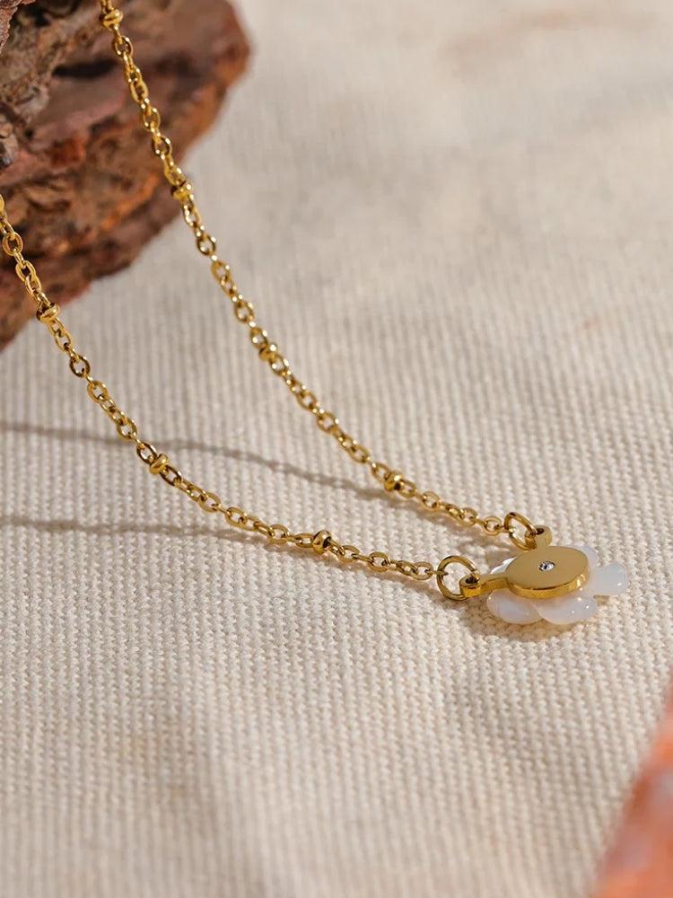 Flower Necklace - KAYSMAR