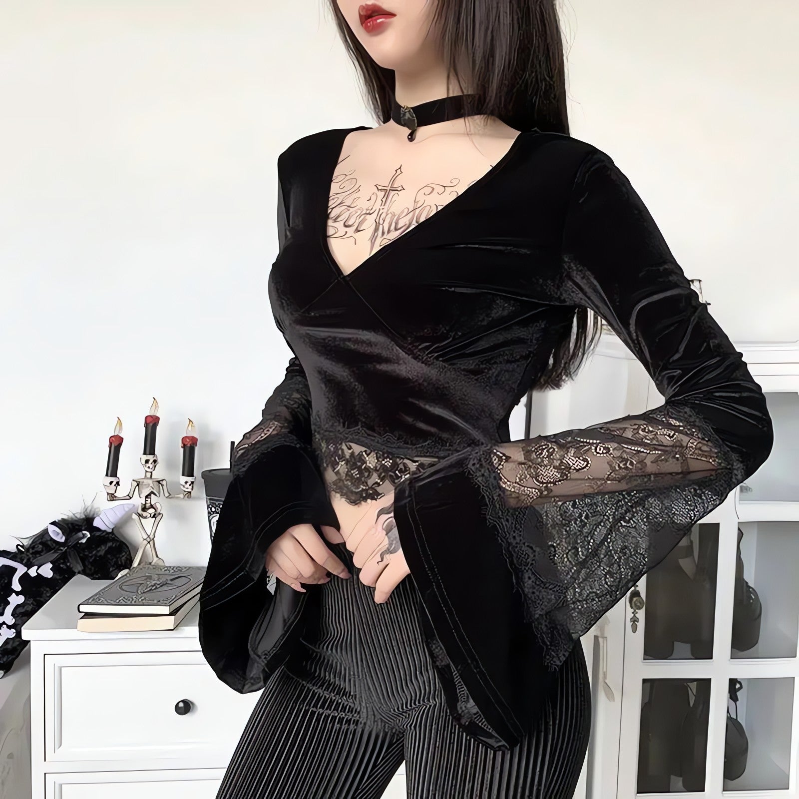 Goth Lace Flare Cuffs Crop Top - KAYSMAR