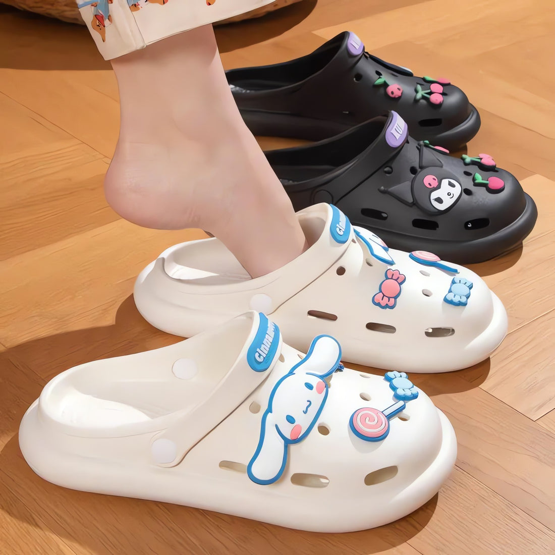 Hello Kitty Slippers - KAYSMAR