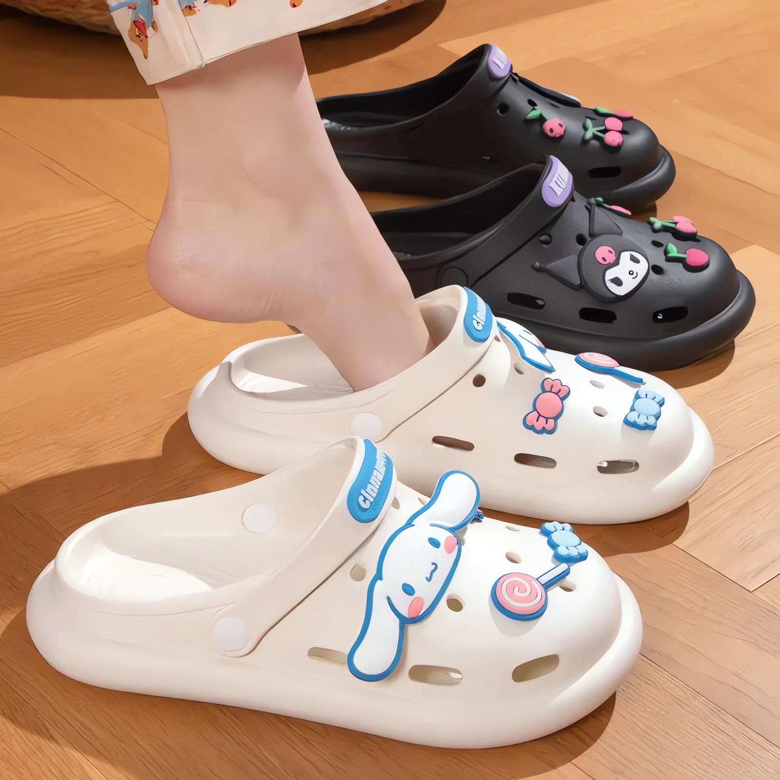 Hello Kitty Slippers - KAYSMAR