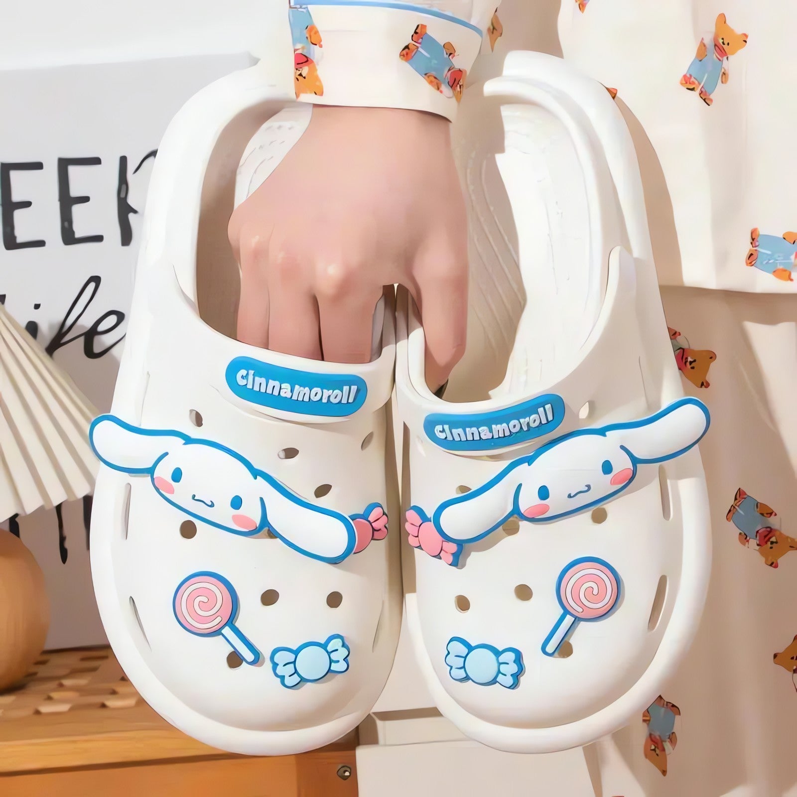 Hello Kitty Slippers - KAYSMAR