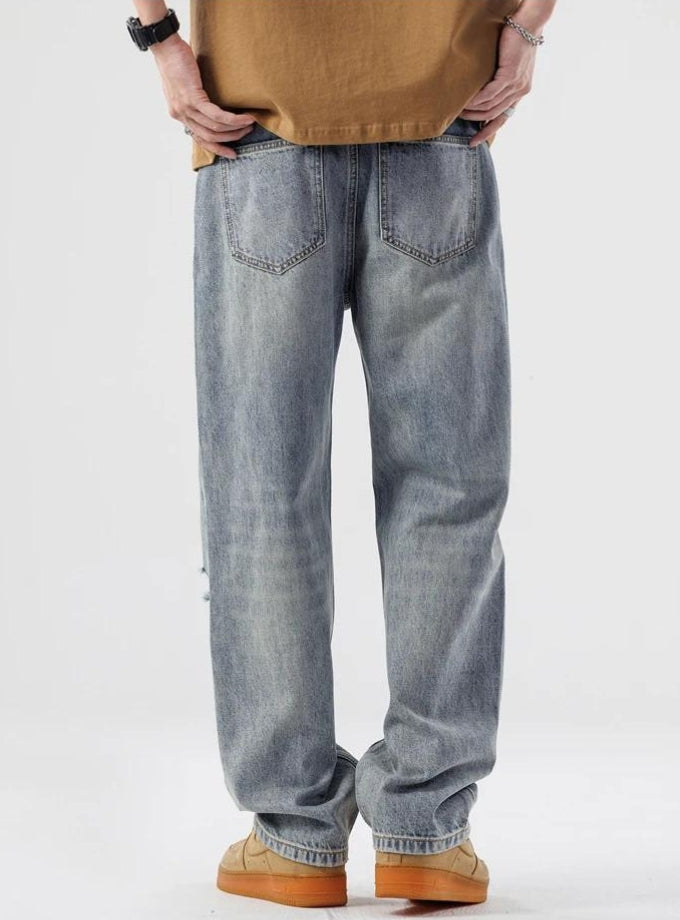 Light Wash Distressed Knee Jeans - KAYSMAR