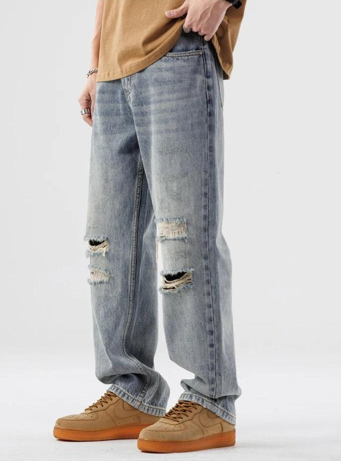 Light Wash Distressed Knee Jeans - KAYSMAR