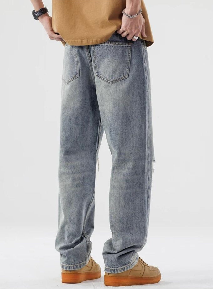 Light Wash Distressed Knee Jeans - KAYSMAR