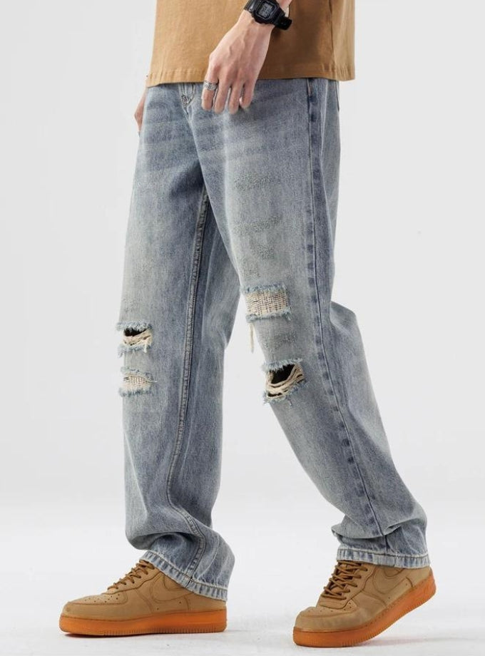 Light Wash Distressed Knee Jeans - KAYSMAR