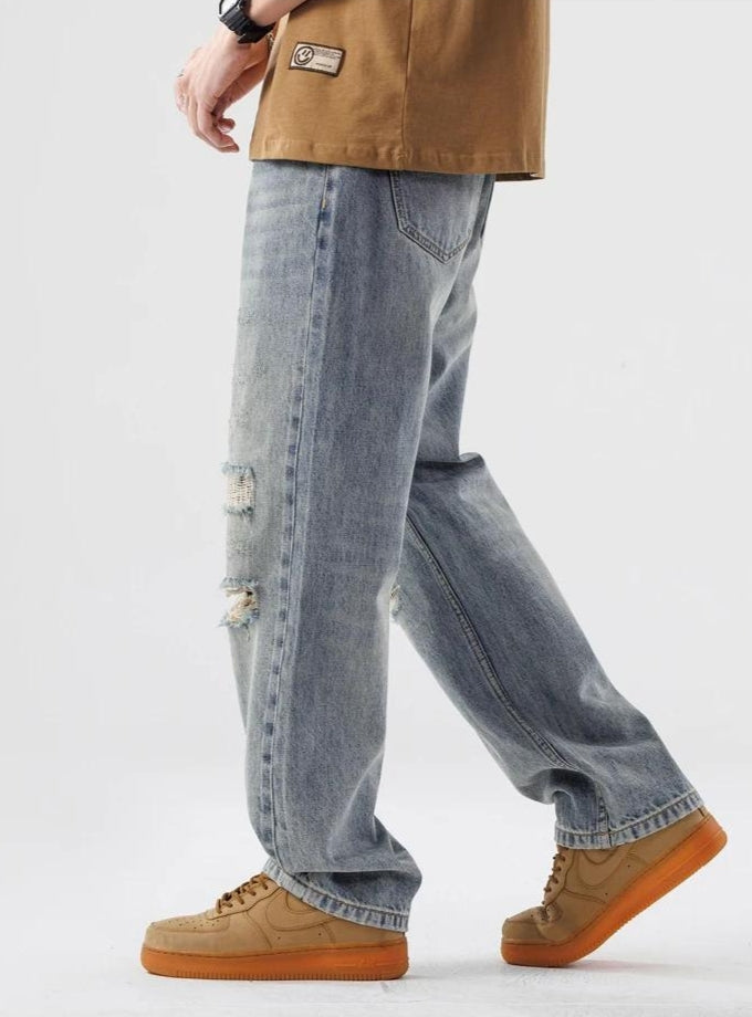 Light Wash Distressed Knee Jeans - KAYSMAR
