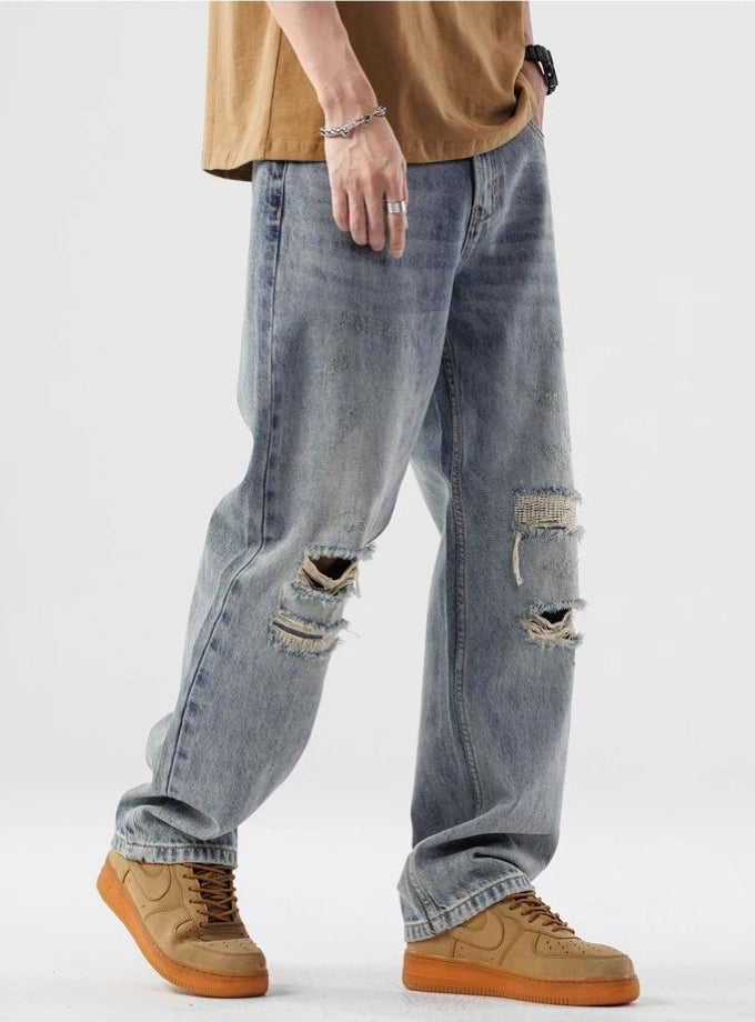 Light Wash Distressed Knee Jeans - KAYSMAR