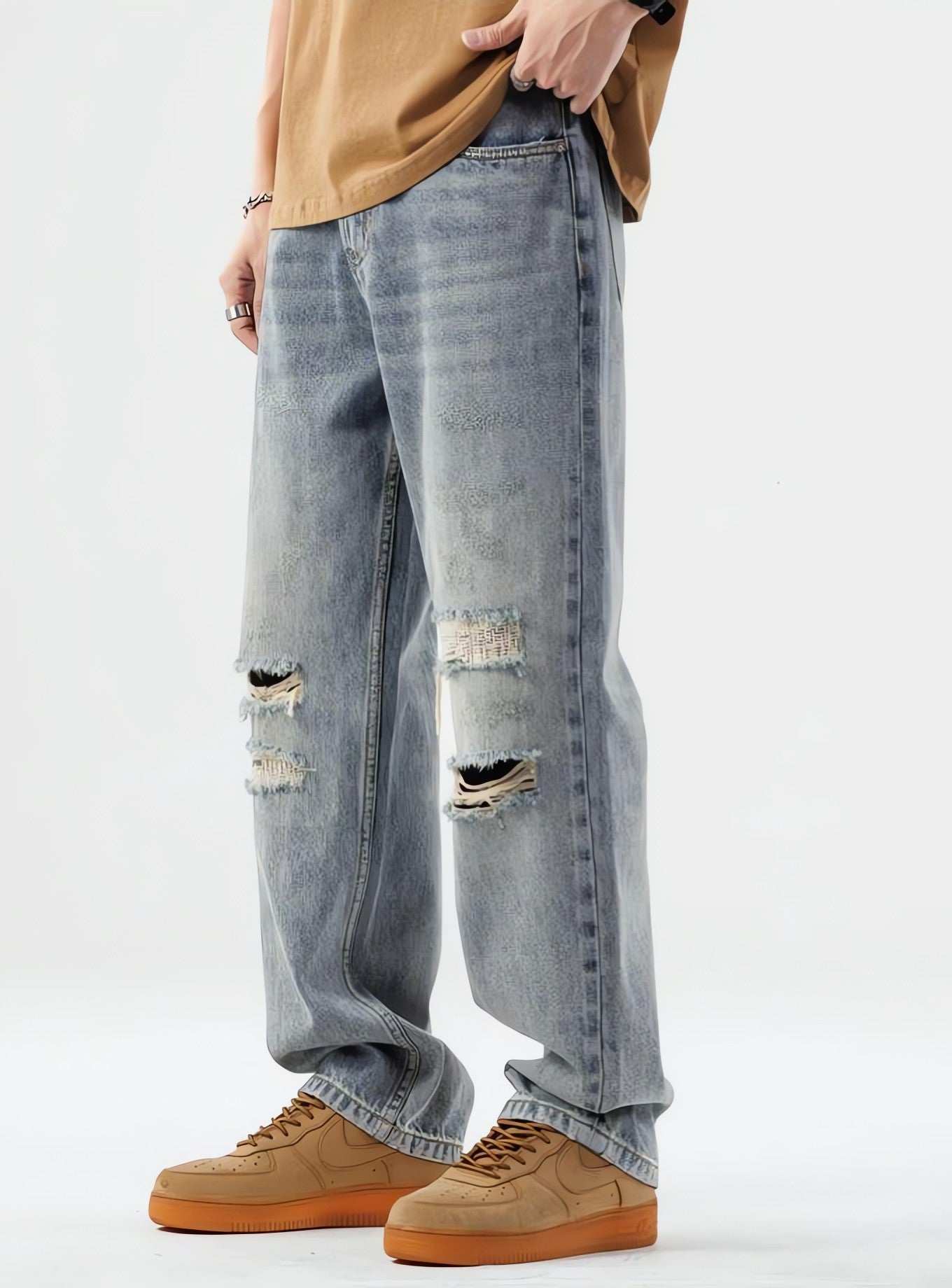Light Wash Distressed Knee Jeans - KAYSMAR