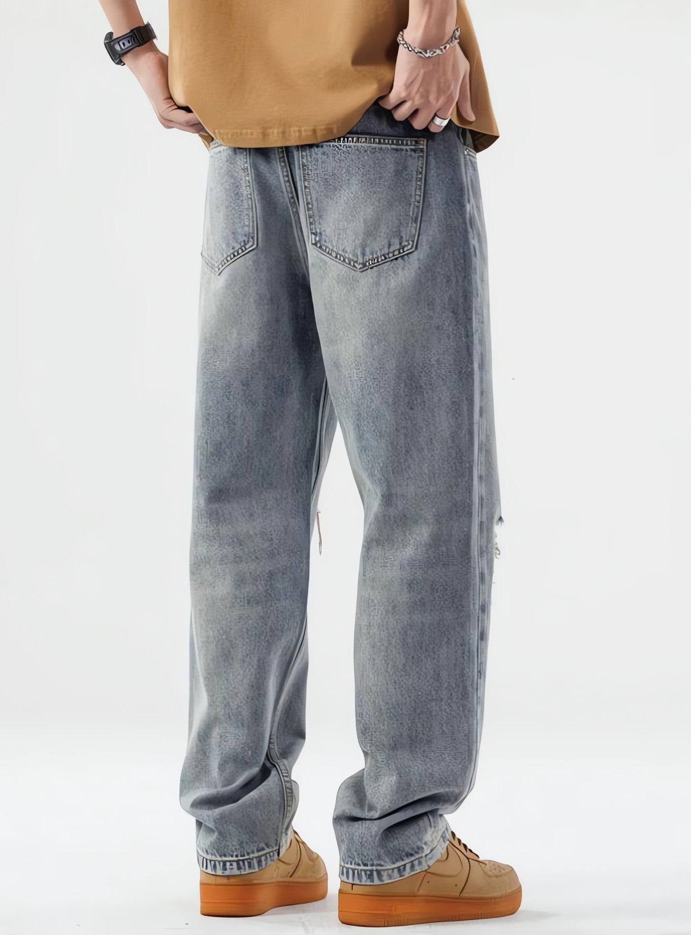 Light Wash Distressed Knee Jeans - KAYSMAR