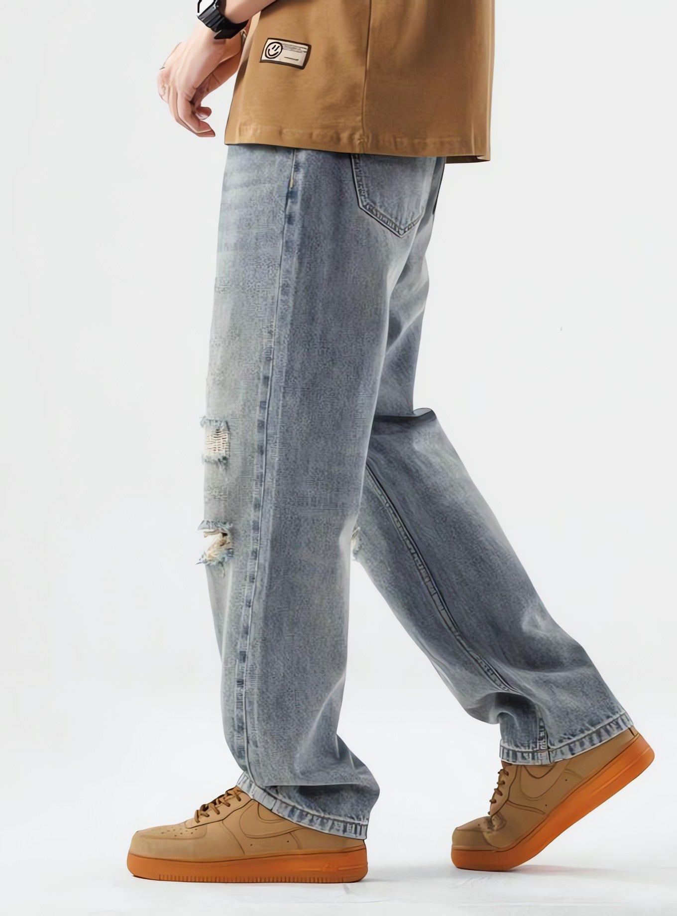 Light Wash Distressed Knee Jeans - KAYSMAR