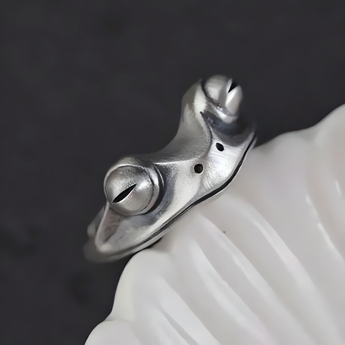 Sleeping Frog Ring - KAYSMAR