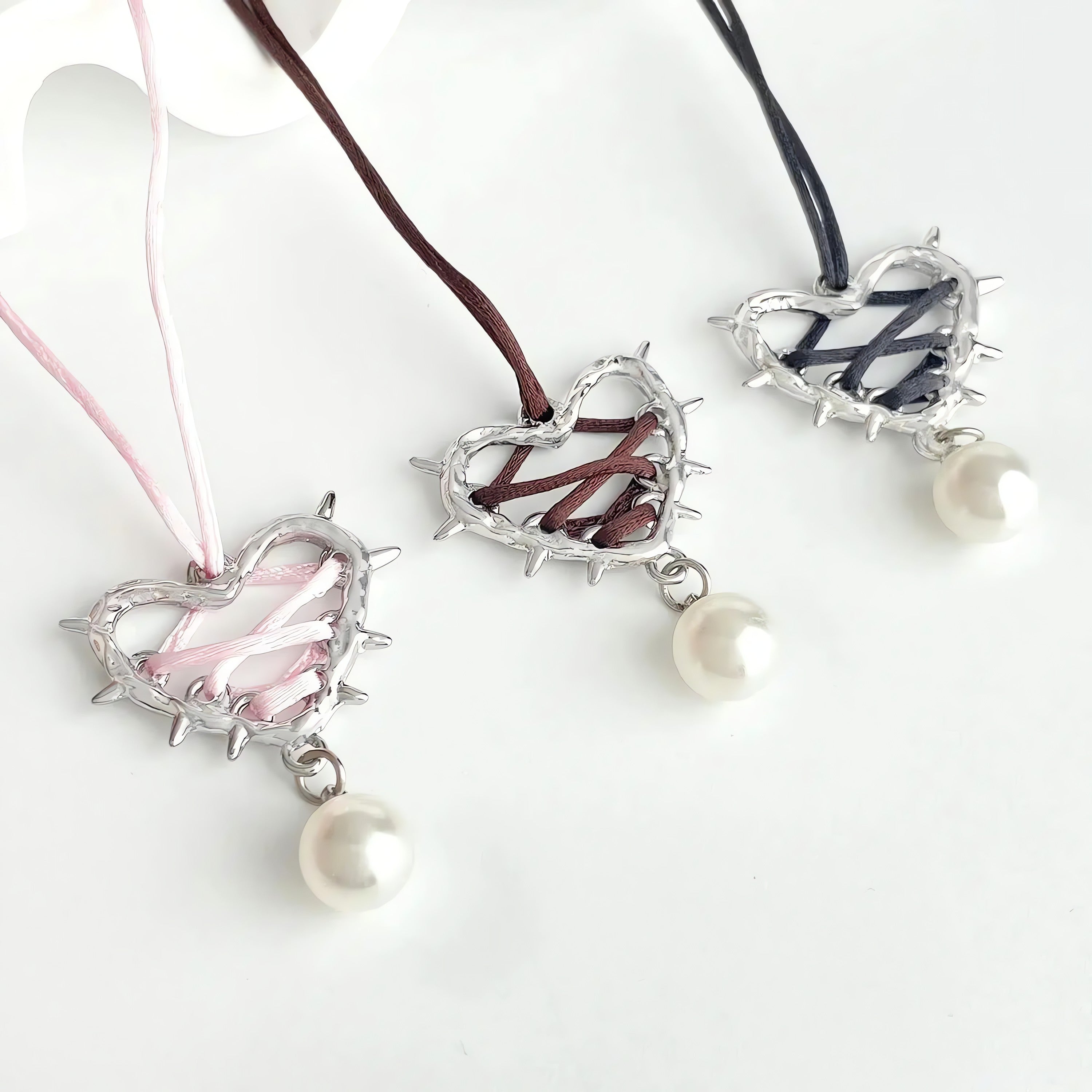Y2K Coquette Barbed Heart Bow Tie Necklace - KAYSMAR